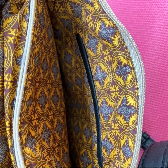 Double Compartment Med .Flapover Crossbody Bag Black / Beige - Picture 5 of 8